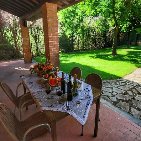 Nyaraló Tuscan Retreat With Pool